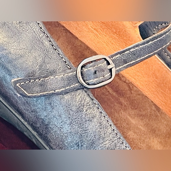 Taos Z3766* Woman's Blue Metallic  Mary Jane Walking Shoes Size 8-8.5 US / 39 - Picture 4 of 14